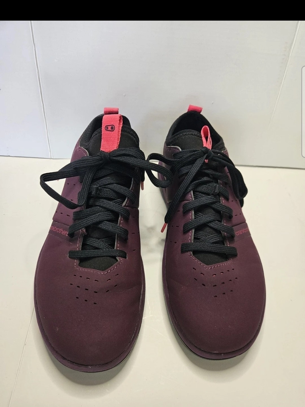 Men's Size 8 / Women's Size 9.5 Cycling Sneakers in Burgundy with Pink Pull Tabs